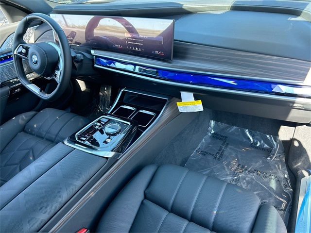 Vehicle image 14 of 34