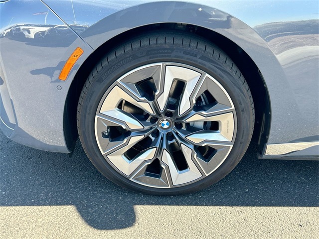 Vehicle image 11 of 34