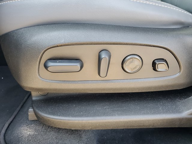 Vehicle image 27 of 36