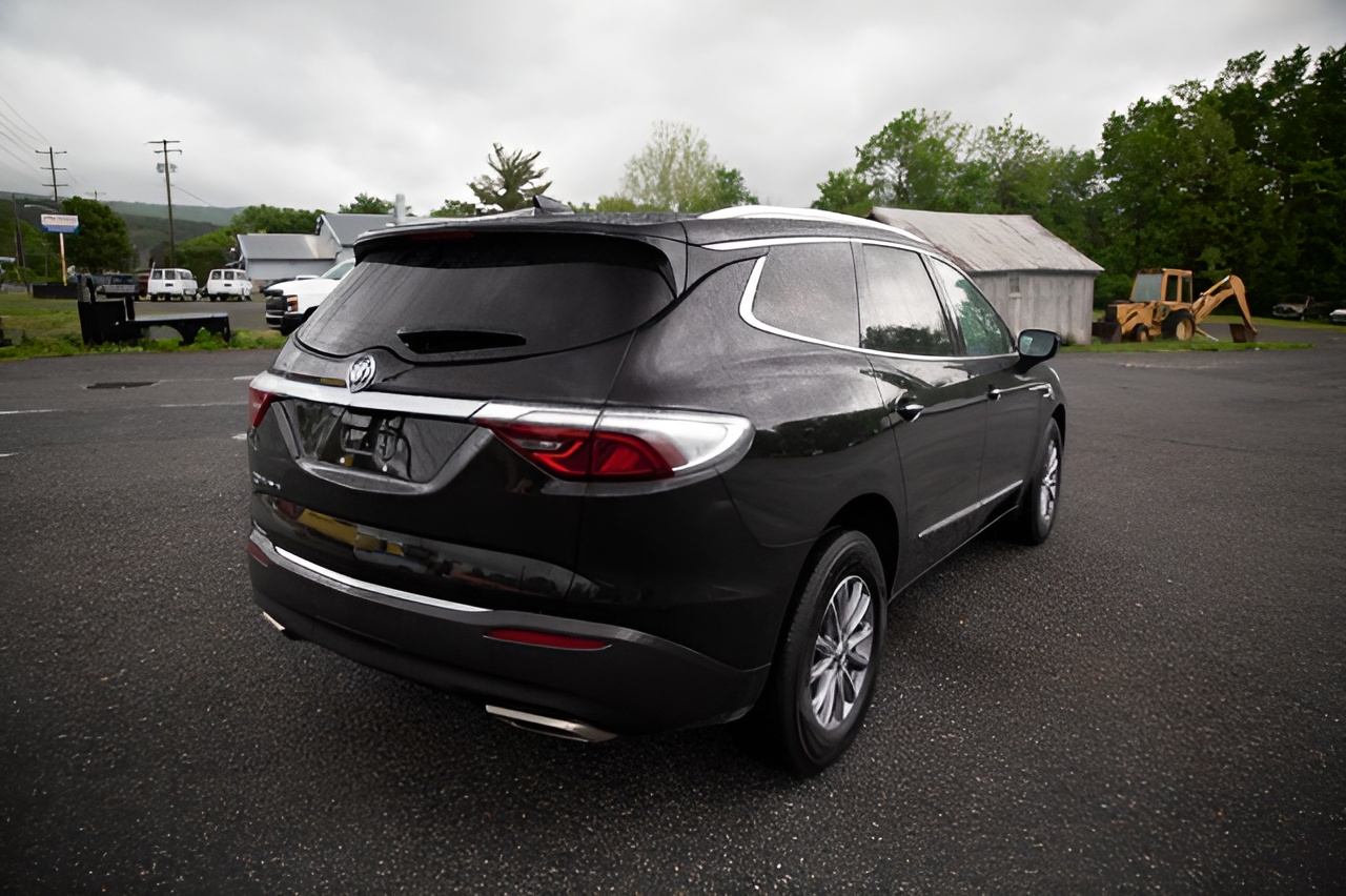 Vehicle image 33 of 36