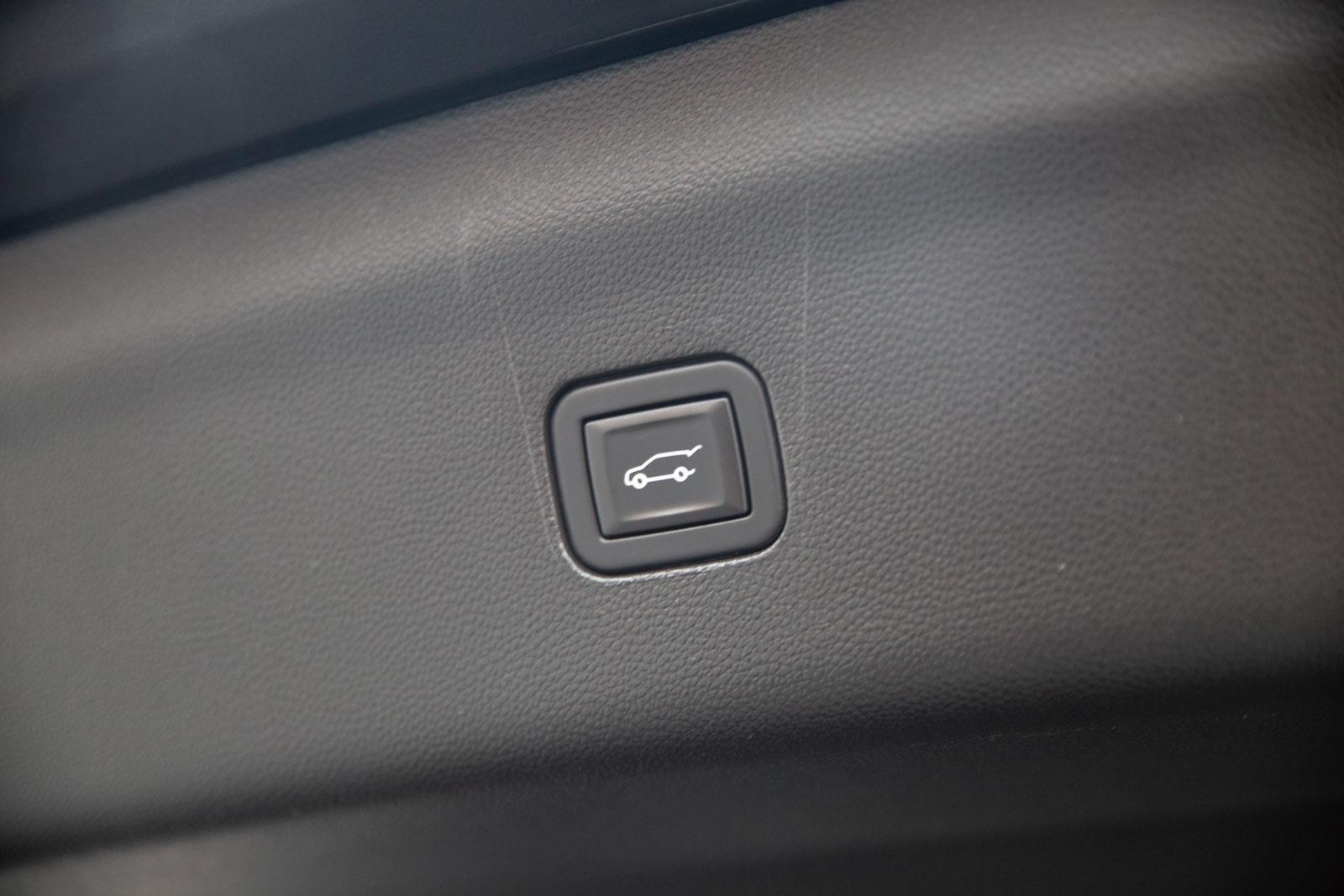 Vehicle image 28 of 36