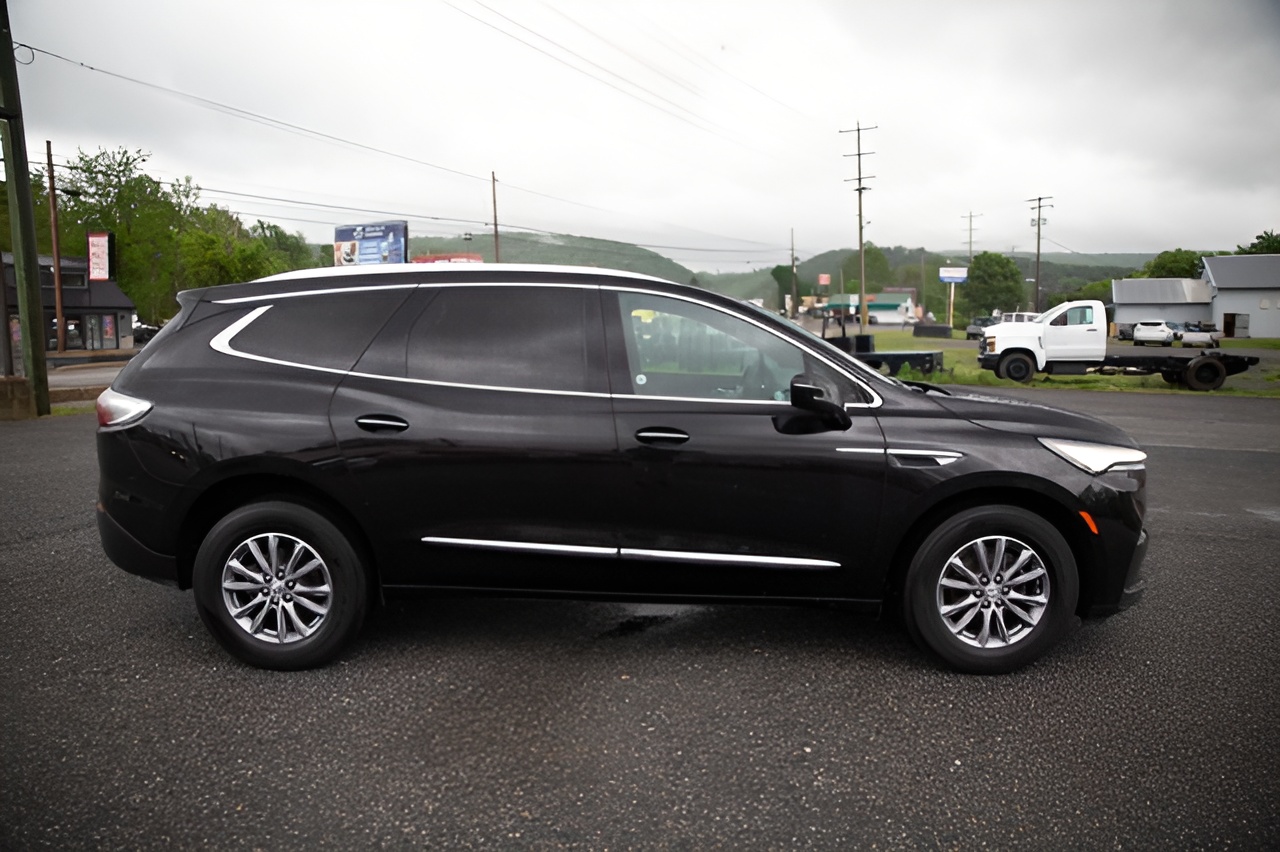 Vehicle image 32 of 36