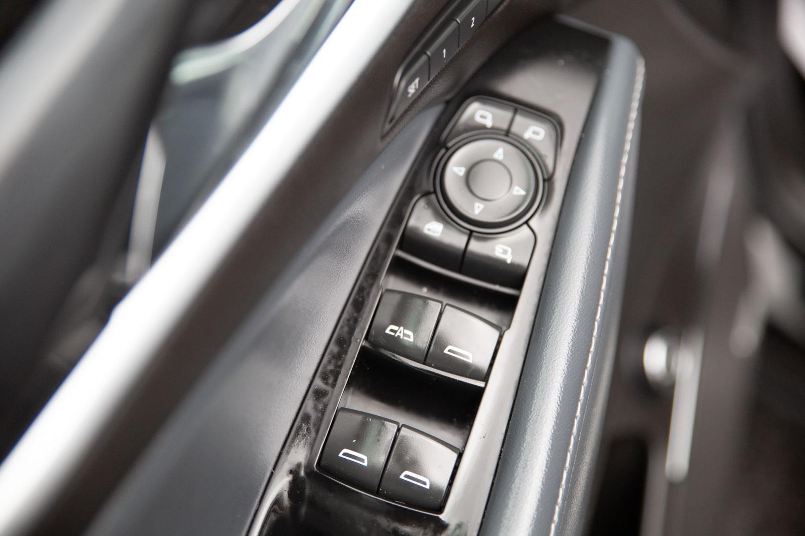 Vehicle image 21 of 36