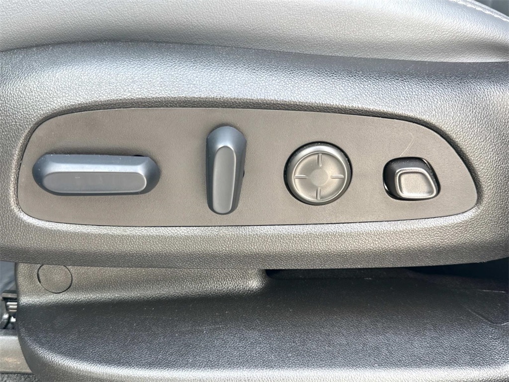 Vehicle image 20 of 30