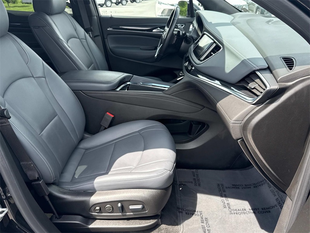 Vehicle image 23 of 30