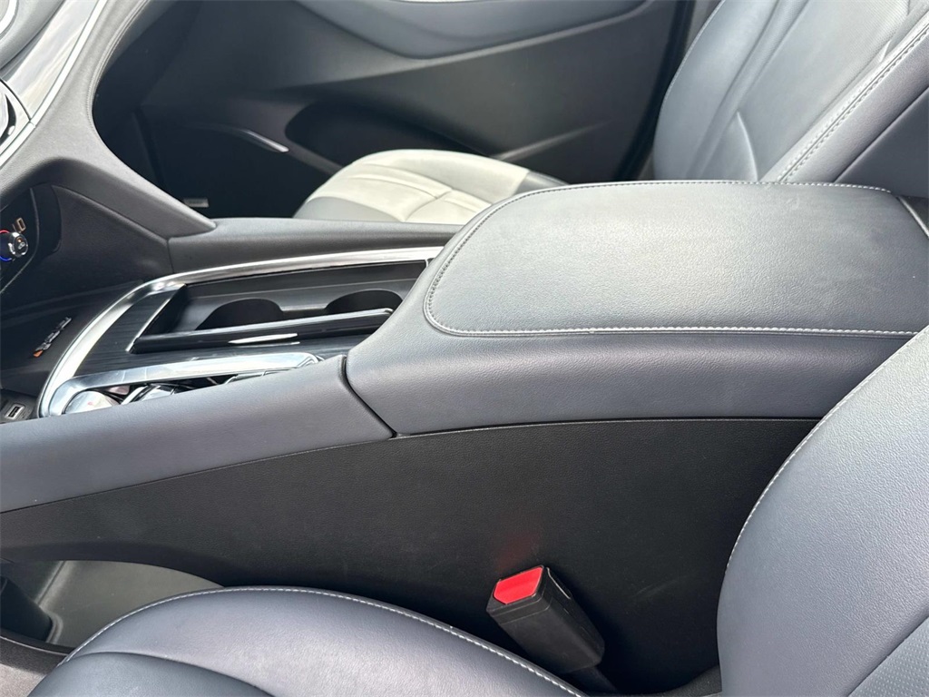 Vehicle image 19 of 30