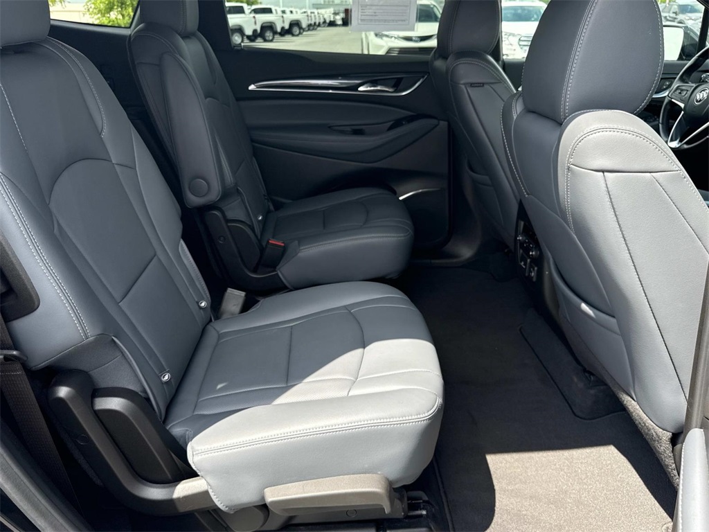 Vehicle image 24 of 30