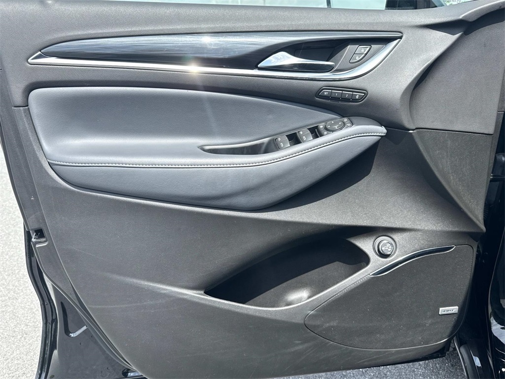 Vehicle image 21 of 30