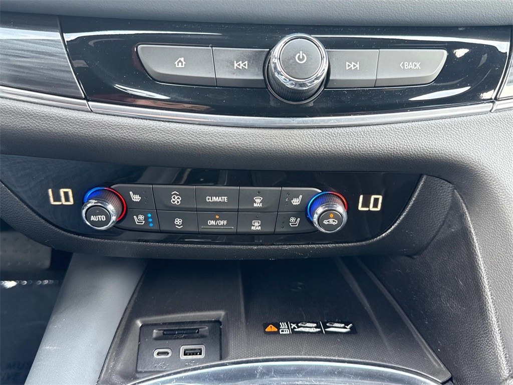 Vehicle image 10 of 30