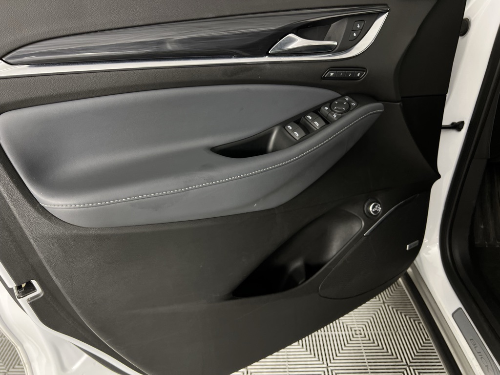 Vehicle image 33 of 54