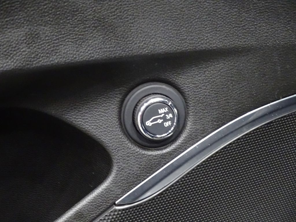 Vehicle image 21 of 48