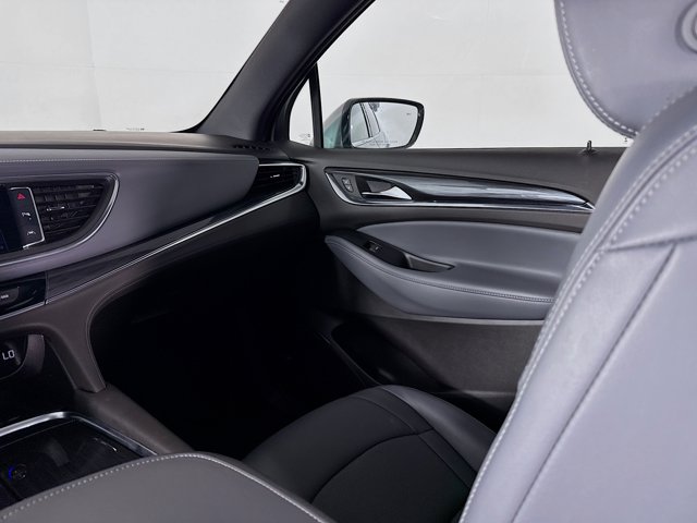 Vehicle image 28 of 45