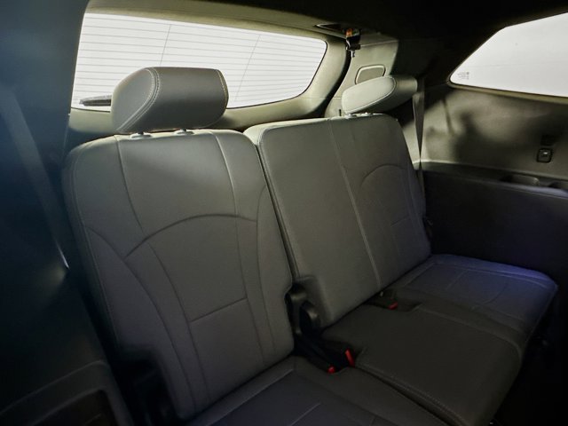 Vehicle image 32 of 45
