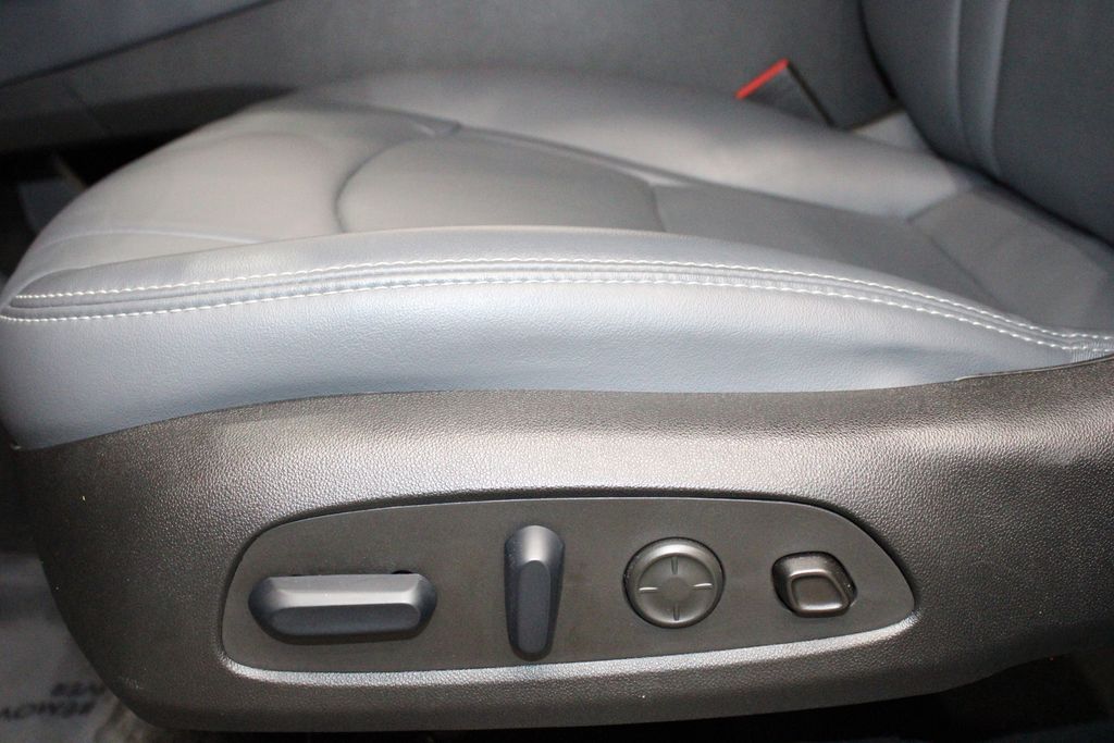 Vehicle image 36 of 49