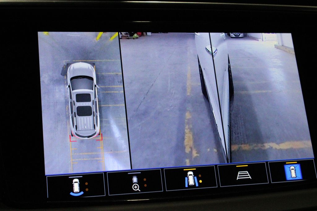 Vehicle image 43 of 49