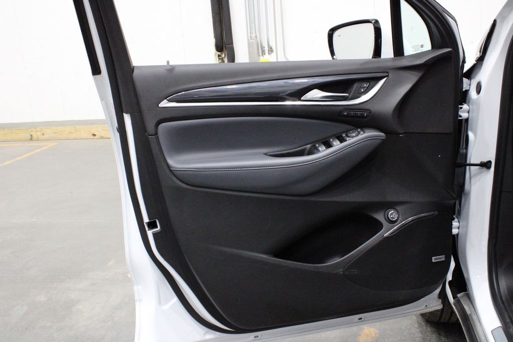 Vehicle image 33 of 49