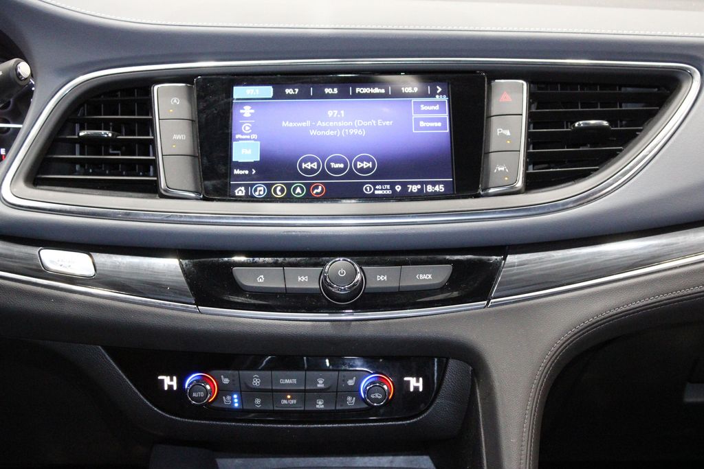 Vehicle image 25 of 49