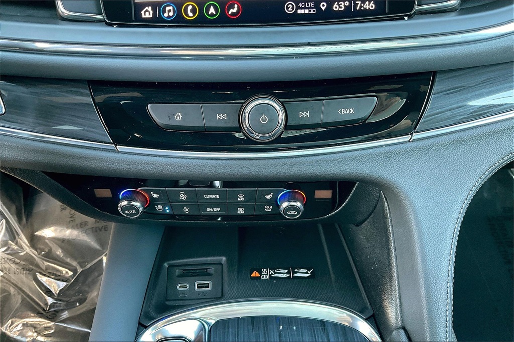 Vehicle image 15 of 33
