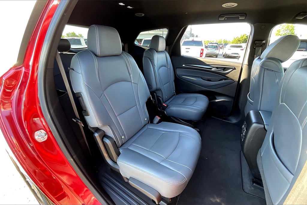 Vehicle image 23 of 33