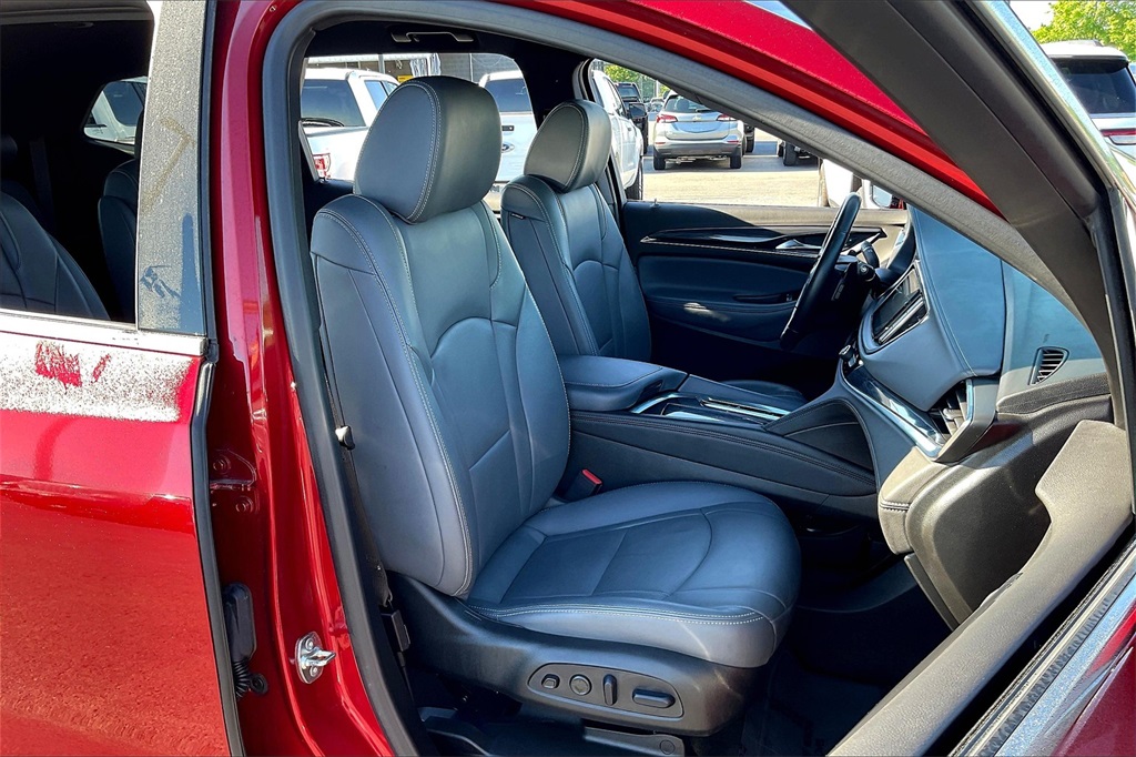 Vehicle image 27 of 33