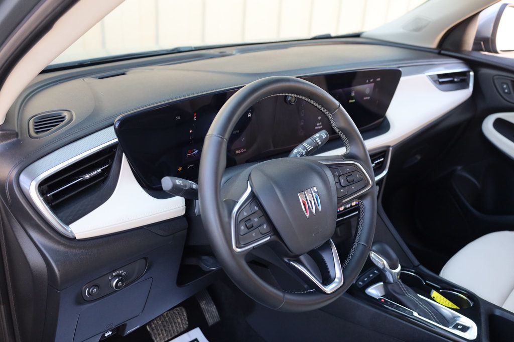 Vehicle image 15 of 42