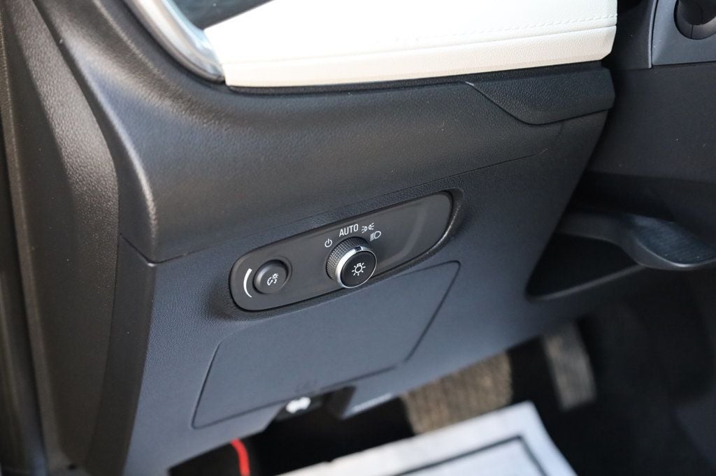 Vehicle image 33 of 42