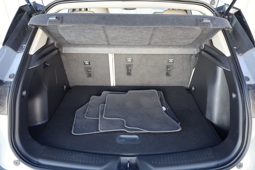 Vehicle image 11 of 42