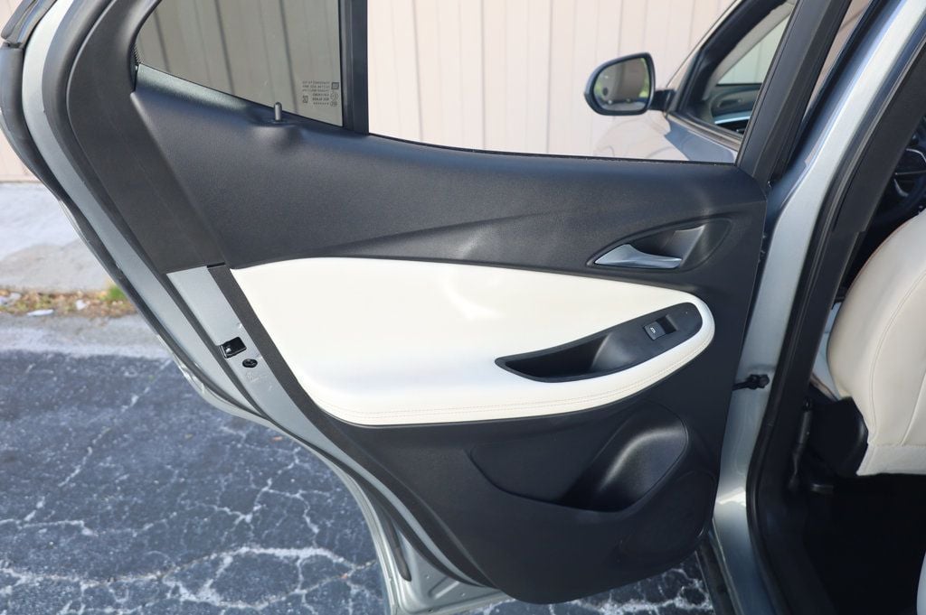 Vehicle image 18 of 42