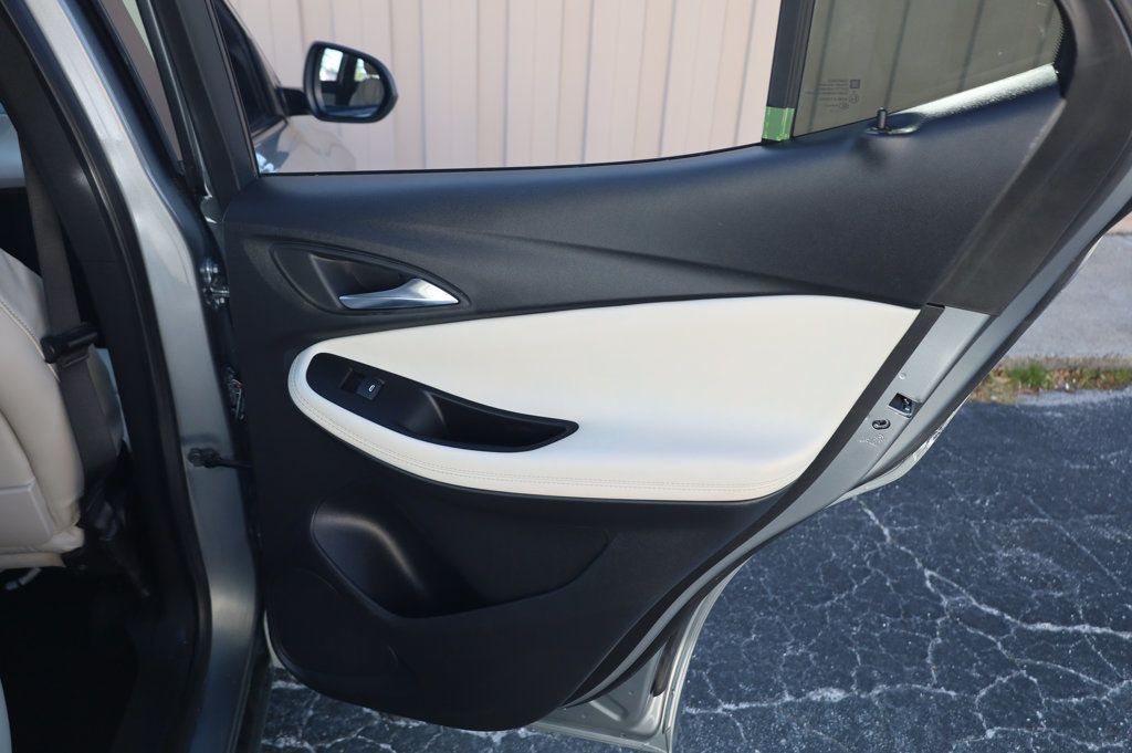 Vehicle image 21 of 42