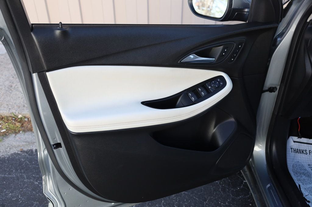 Vehicle image 14 of 42