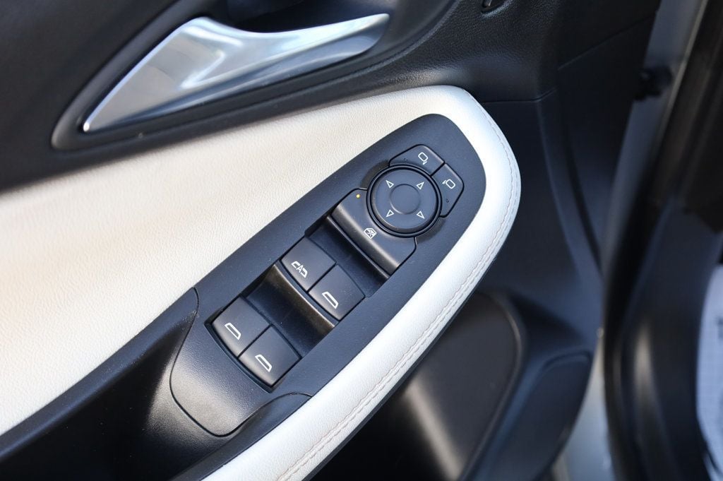 Vehicle image 34 of 42