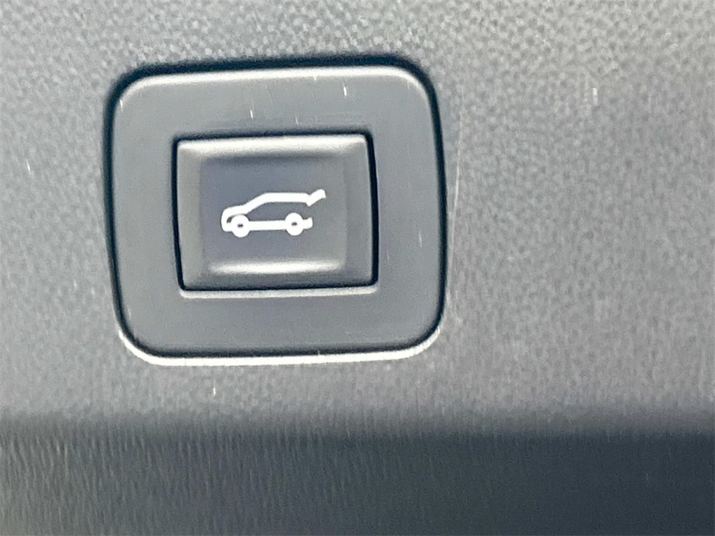 Vehicle image 14 of 39