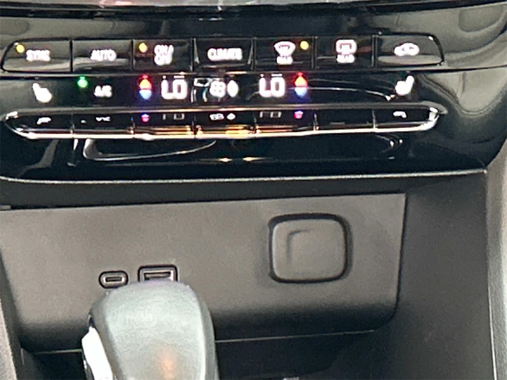 Vehicle image 28 of 39