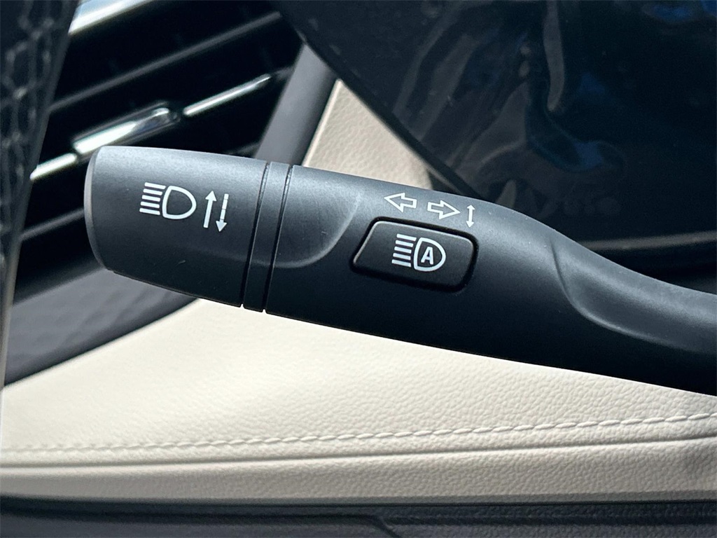 Vehicle image 32 of 39