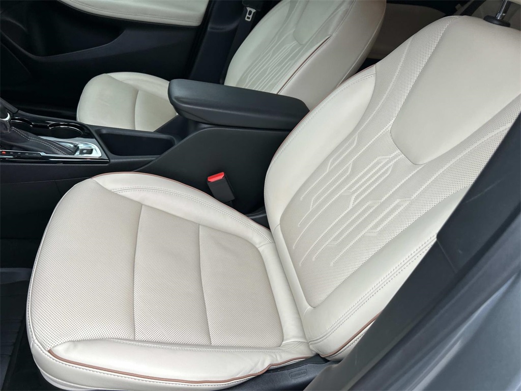 Vehicle image 16 of 39