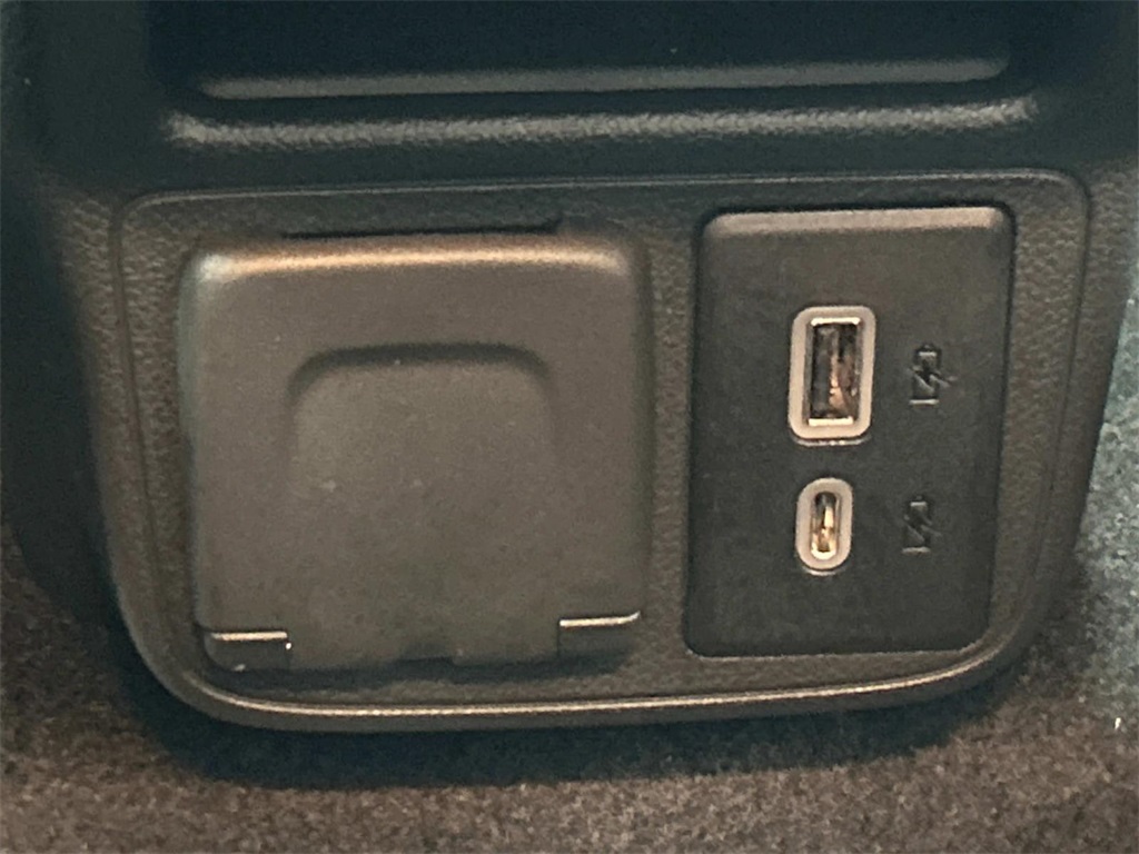 Vehicle image 24 of 39