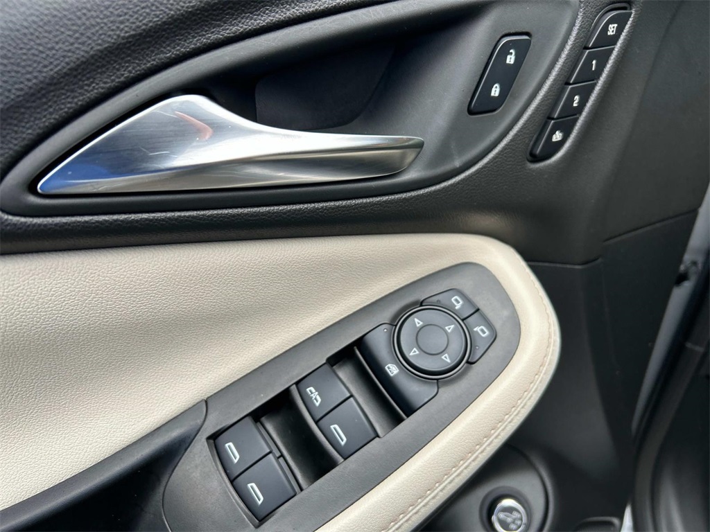 Vehicle image 19 of 39