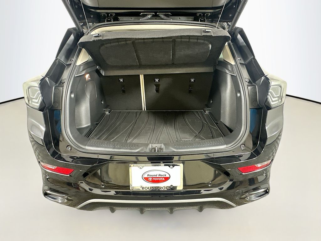 Vehicle image 11 of 30