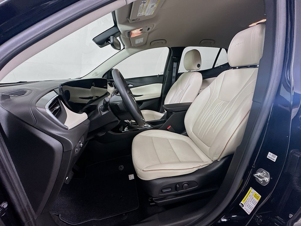 Vehicle image 28 of 30