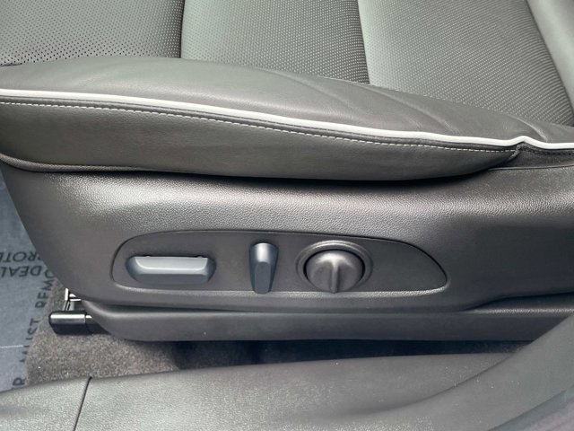 Vehicle image 17 of 31