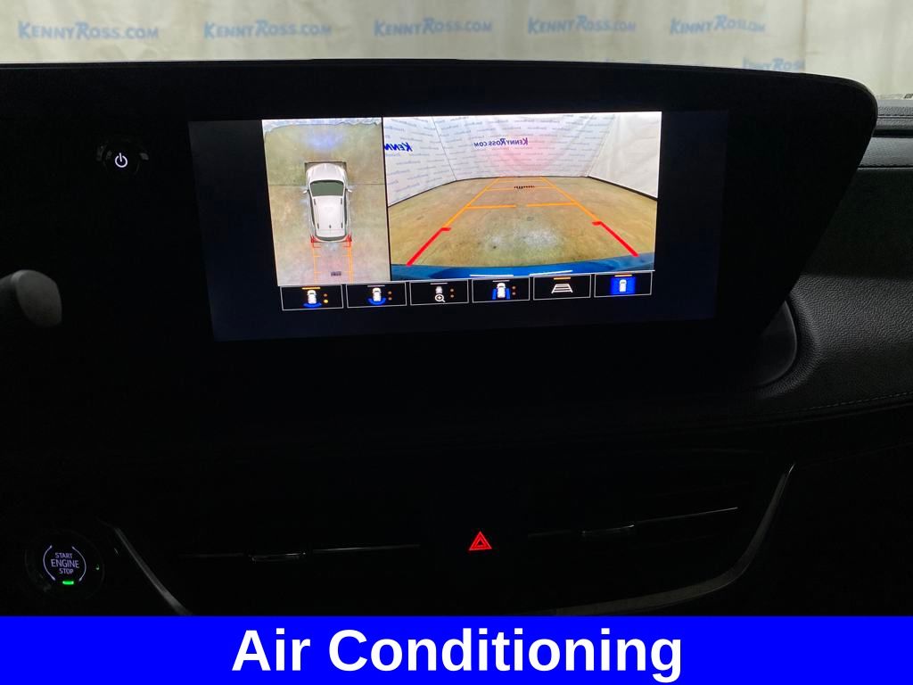 Vehicle image 17 of 30