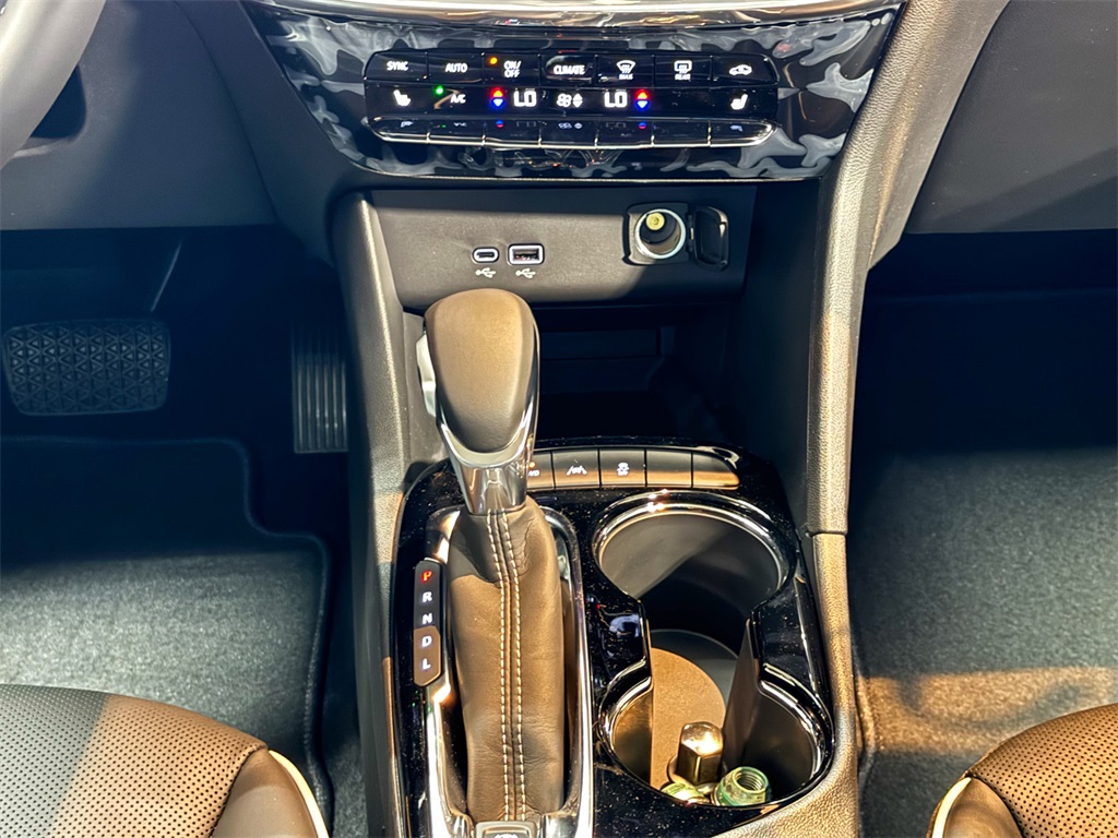 Vehicle image 26 of 44