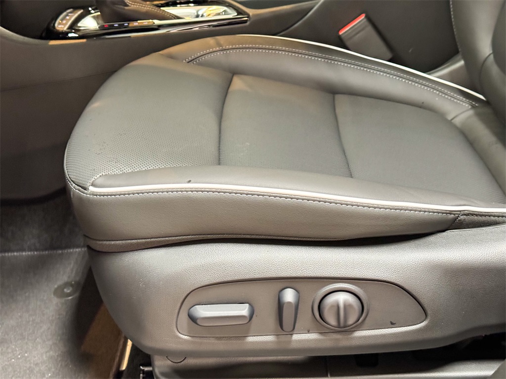 Vehicle image 16 of 44