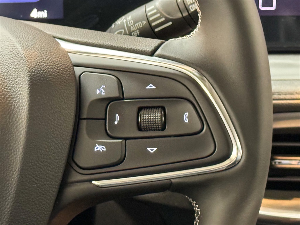Vehicle image 31 of 44