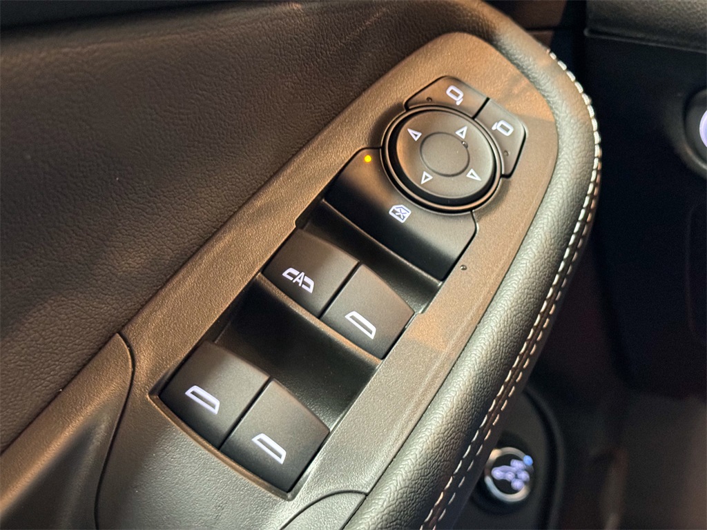 Vehicle image 37 of 44