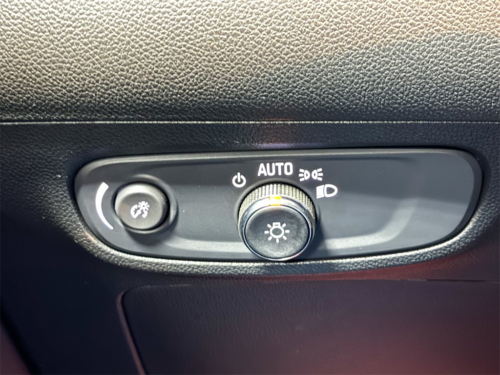 Vehicle image 38 of 44