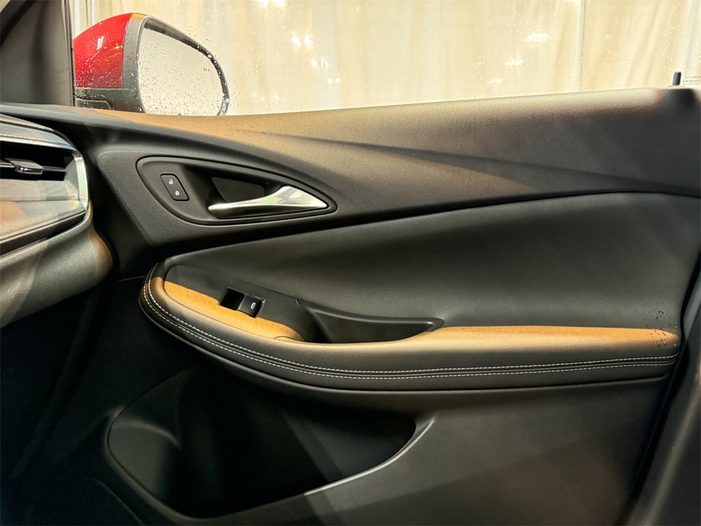 Vehicle image 36 of 44