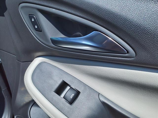 Vehicle image 8 of 10