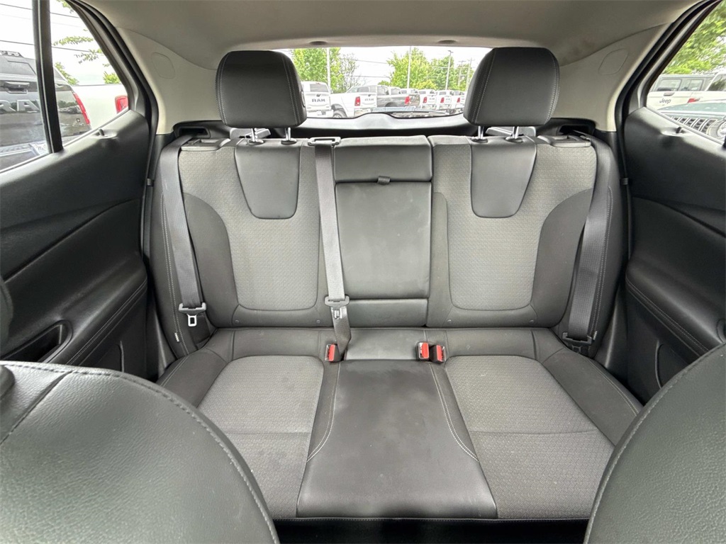 Vehicle image 27 of 31