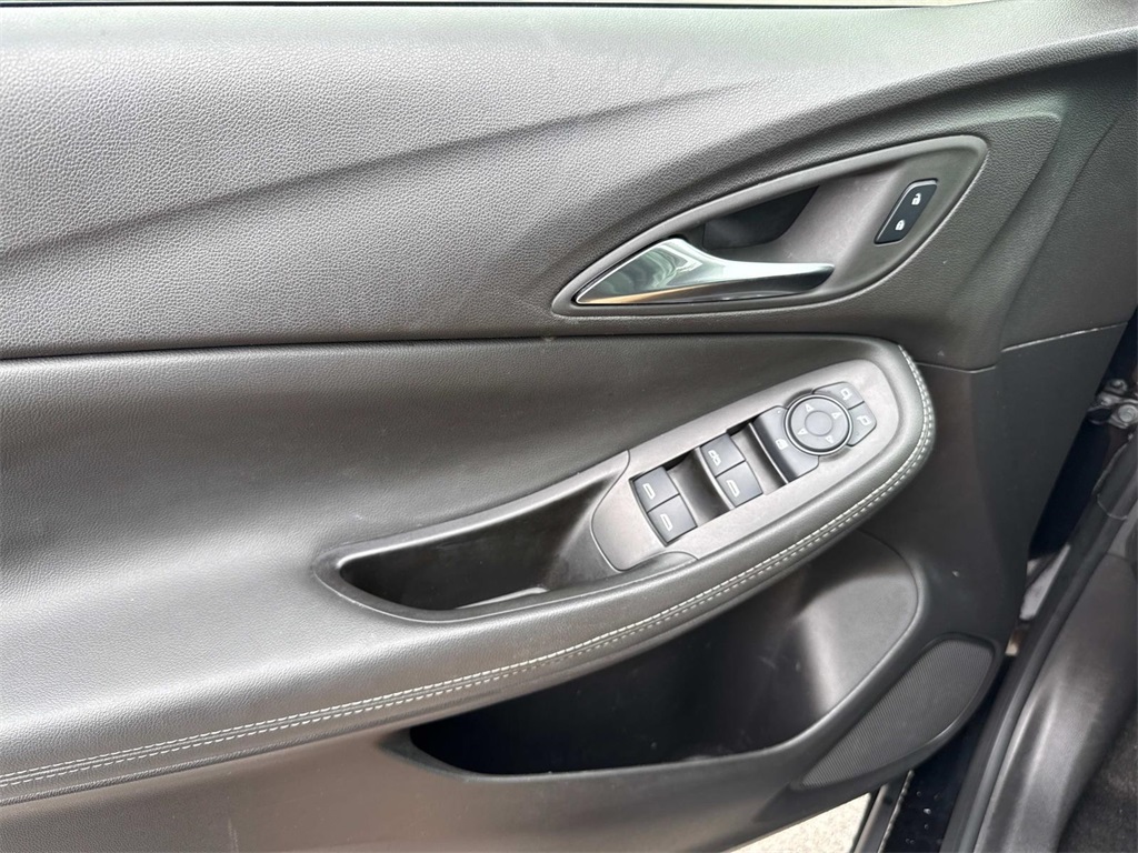 Vehicle image 14 of 31